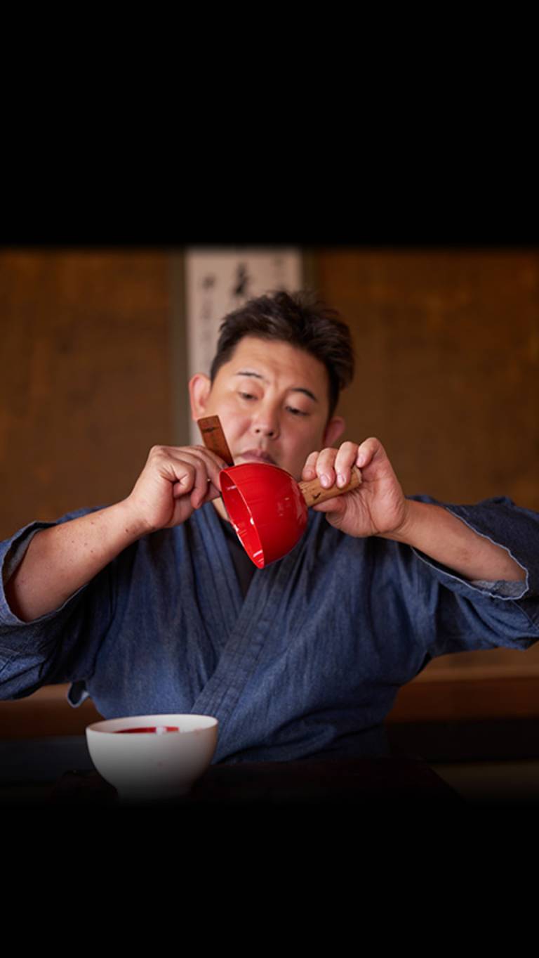 URUSHI, A JAPÁN LAKKMŰVÉSZET IDŐTLEN SZÉPSÉGE