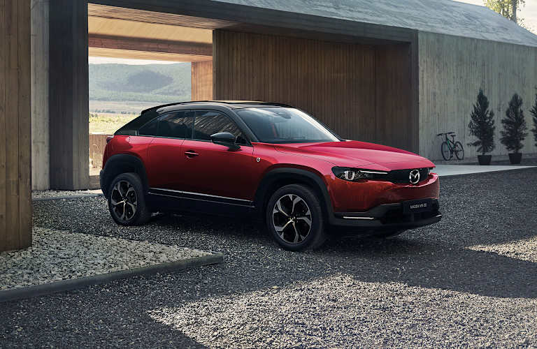 UN’AUTO IBRIDA PLUG-IN CON STAZIONE DI RICARICA INTEGRATA