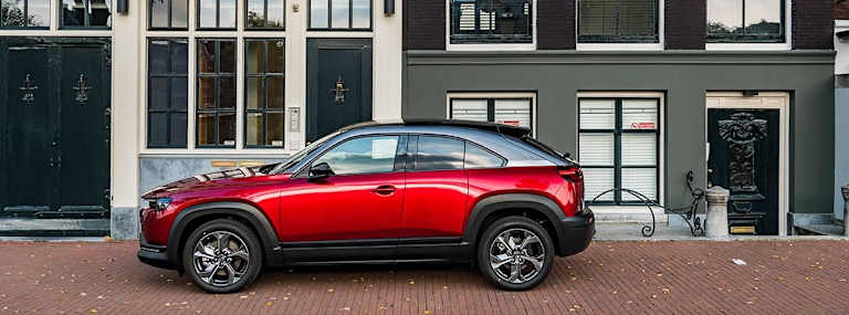 Bezpieczna jazda elektryczną Mazdą MX-30 – oto zastosowane systemy bezpieczeństwa