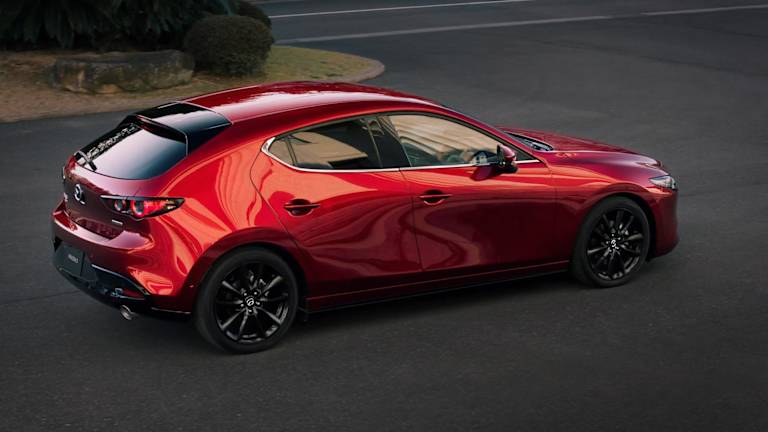 Jak działa napęd hybrydowy w samochodach Mazda M Hybrid?