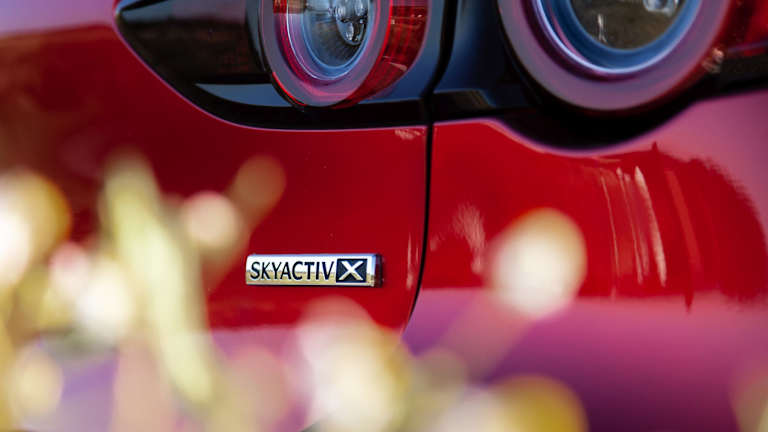 Samochód hybrydowy – zalety korzystania z napędu hybrydowego