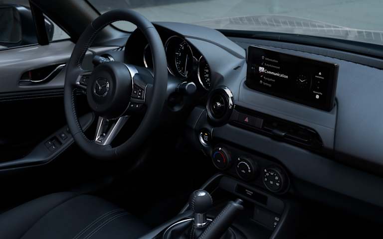 Wybierz wersję wyposażenia Mazdy MX-5 Roadster