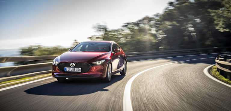 Nowa Mazda3 z rewolucyjnym silnikiem Skyactiv-X już w sprzedaży!