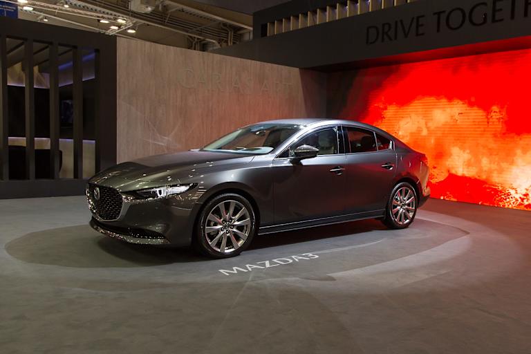 Smukła i elegancka – Nowa Mazda3 sedan debiutuje w Polsce