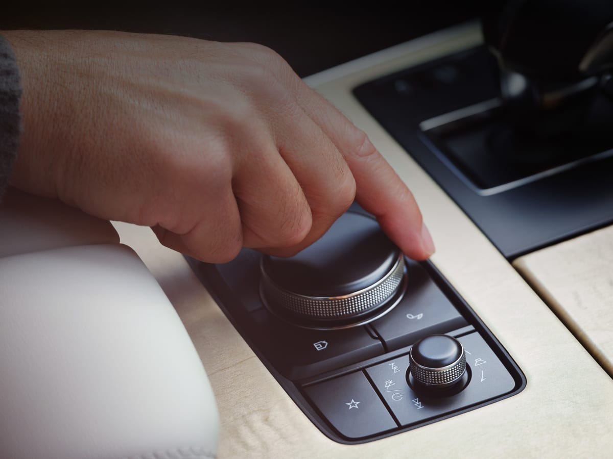 MANUALS & KNOW YOUR MAZDA
