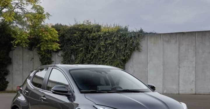 Mazda představuje první full-hybrid