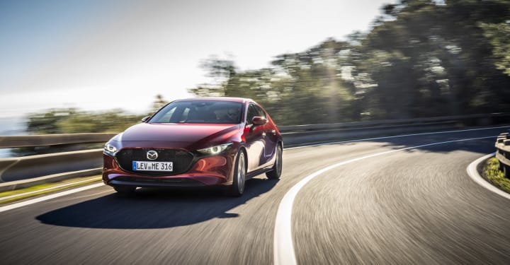 Nowa Mazda3 z rewolucyjnym silnikiem Skyactiv-X już w sprzedaży!