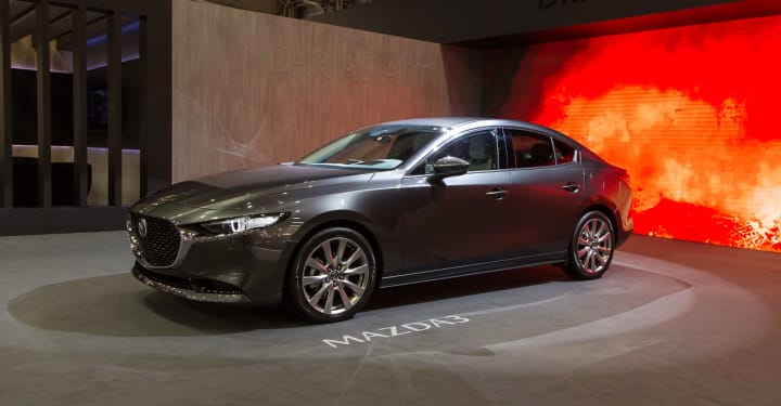 Smukła i elegancka – Nowa Mazda3 sedan debiutuje w Polsce