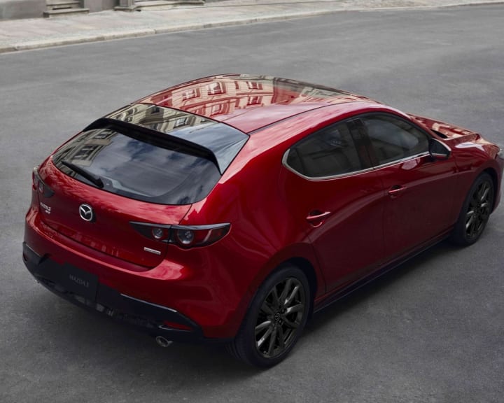 Sedan a hatchback – co je różni i czym się kierować przy wyborze rodzaju nadwozia?