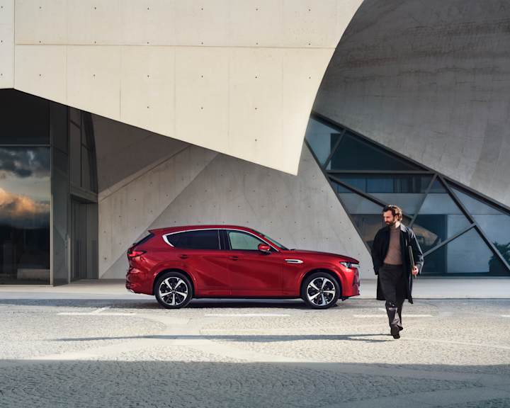 Mazda CX-60 błyszczy w testach i porównaniach