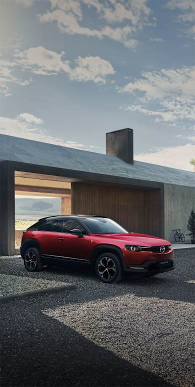 EEN PLUG-IN HYBRIDE MET EEN INGEBOUWD LAADSTATION